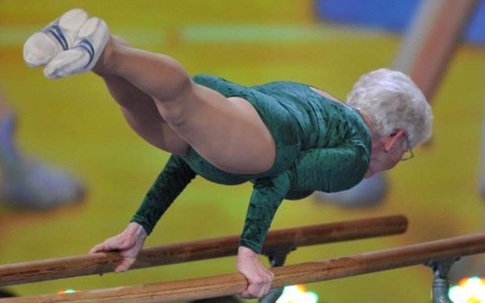 92 tuổi, cụ bà khiến người khác kinh ngạc khi vẫn thi đấu thể dục dụng cụ