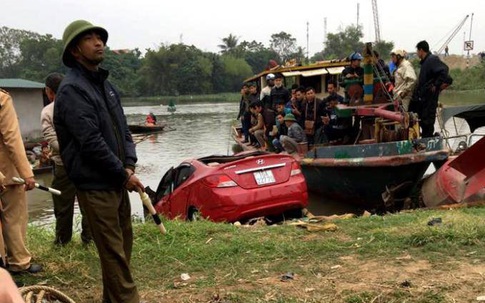 Hải Dương: Nửa đêm xe ô tô lao xuống sông, 1 người chết thảm