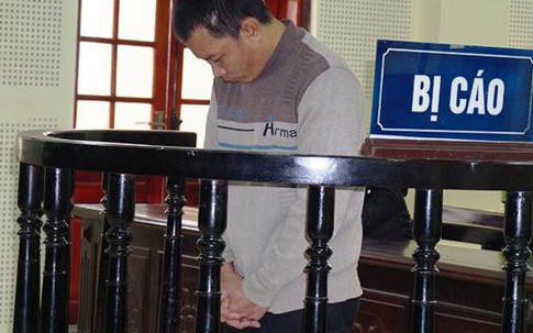 13 năm tù cho người cha đồi bại hại đời con gái ruột rồi đổ tại rượu