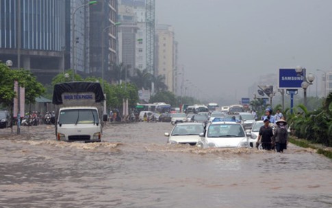 Vì sao nhiều khu đô thị cao cấp ở Hà Nội thành 'ốc đảo' trong mưa?