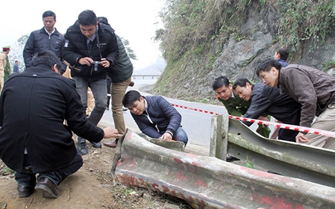4 nạn nhân vụ lật xe ở Lào Cai vẫn nguy kịch