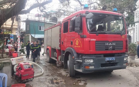 Hà Nội: Cháy lớn trong 3 căn nhà ở phố Minh Khai, nhiều tài sản bị thiêu rụi