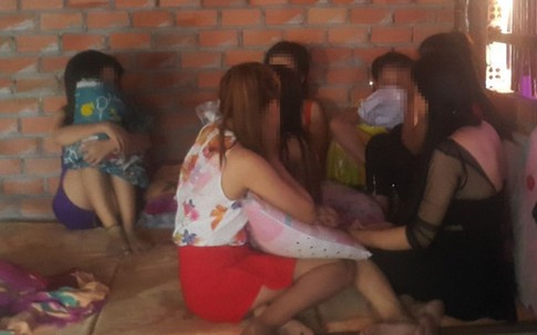Hàng chục cô gái bị lừa vào 'tổ quỷ' ở Đồng Nai