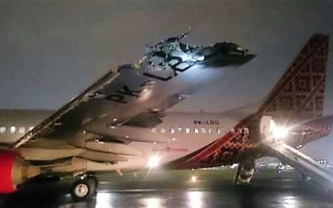 Máy bay Indonesia đâm nhau trên đường băng