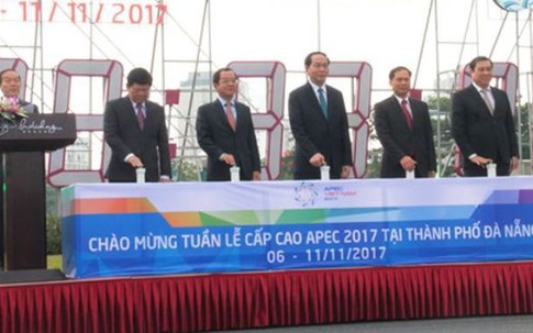 Chủ tịch nước khởi động đồng hồ đếm ngược chào mừng APEC 2017