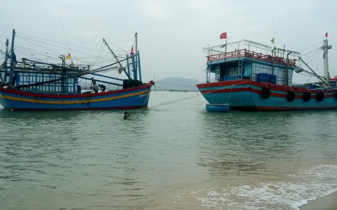 Những người chúc Tết qua... bộ đàm