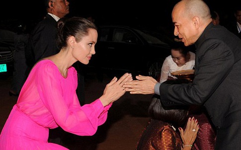 Angelina Jolie tái xuất phim trường không gầy gò, ốm yếu như lời đồn