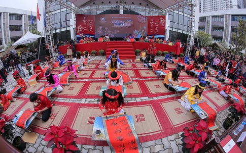 Hội Xuân Vinschool 2017: “Tết bốn phương, Xuân yêu thương”