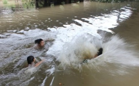 Cứu người đuối nước bất thành, 2 người dân cùng 2 học sinh tử vong