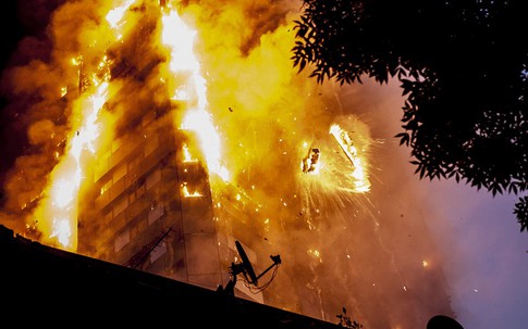 Tòa nhà 27 tầng cháy dữ dội: Nạn nhân quẫn trí nhảy lầu