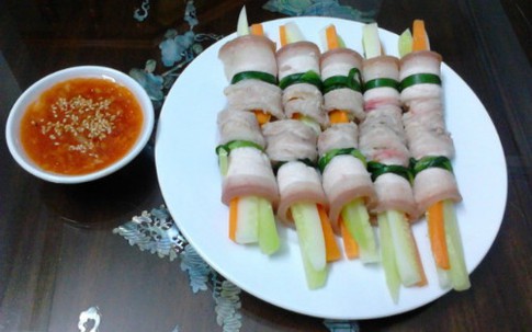 Chống ngán ngày Tết với món ba chỉ cuộn rau củ