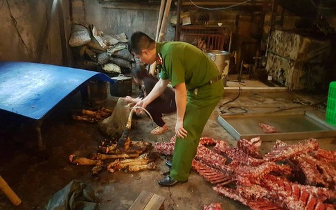 Hà Nội: Buộc tiêu hủy hơn 2.000 kg thực phẩm “bẩn”