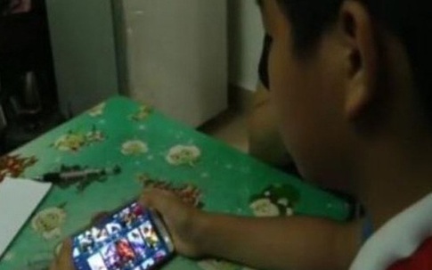 Bé 11 tuổi 'nướng' sạch tiền tiết kiệm của bố vào game online