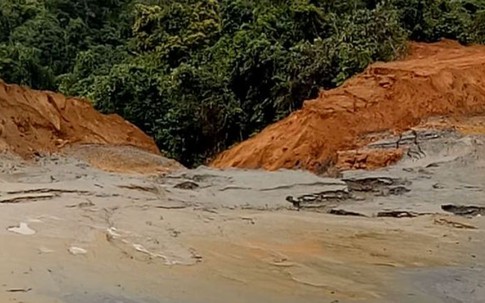 Nghệ An: Vỡ bể lắng chất thải quặng khiến cá chết hàng loạt