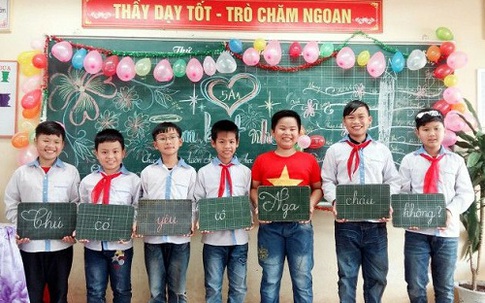 Học sinh nhảy 'Bống bống bang bang' chia tay cô giáo thực tập