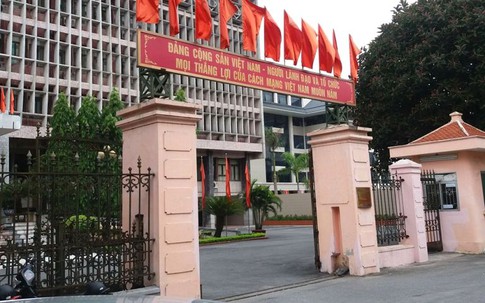 Cách chức Trưởng phòng Ban Tổ chức tỉnh ủy Hải Dương không có bằng cấp 3