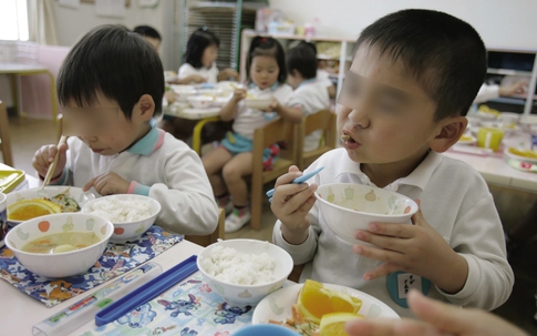 Làm gì khi bếp ăn nhà trường “gây bão”?