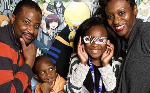 Cả gia đình bị tống cổ khỏi máy bay vì chiếc bánh sinh nhật