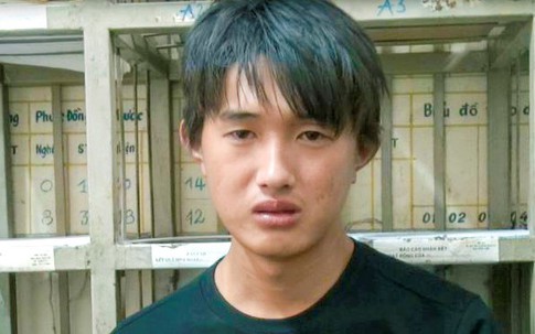 9X xăm trổ khóc nức nở khi bị bắt quả tang bán 'cái chết trắng'