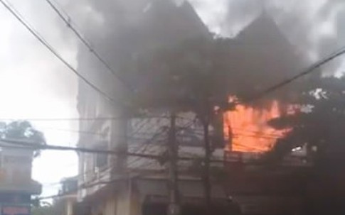 Cháy cửa hàng kinh doanh đệm giữa trung tâm TP Vinh