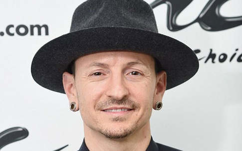 Tuổi thơ đau đớn của thủ lĩnh ban nhạc huyền thoại Linkin Park vừa treo cổ tự tử