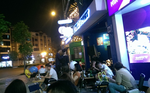 Cấm kinh doanh, tại Hà Nội vẫn bán đầy “bóng cười”