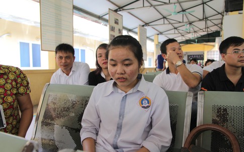 Cô bé nhà nghèo, chịu đau đớn gần 10 năm để được đi học