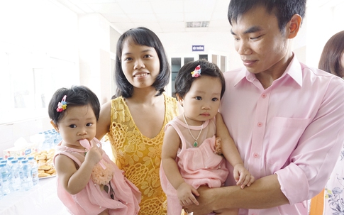 Hạnh phúc vỡ òa của những cặp vợ chồng hiếm muộn