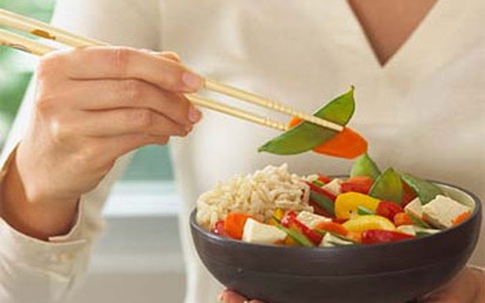 Nhập viện vì ăn chay mà vẫn vừa béo, vừa yếu