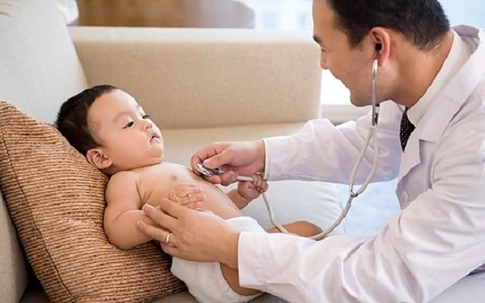 Con đau ốm, bố mẹ bảo “khó nuôi” chứ không nghĩ đến bệnh tim