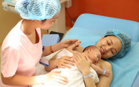 Cứu sống trẻ bằng “Cái ôm đầu tiên”
