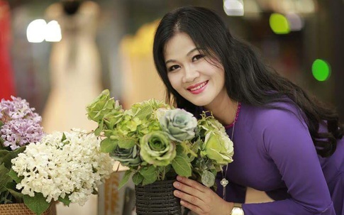 Thơ Nguyễn Thị Hạnh Loan - Ban mai và hoa hồng đa sắc