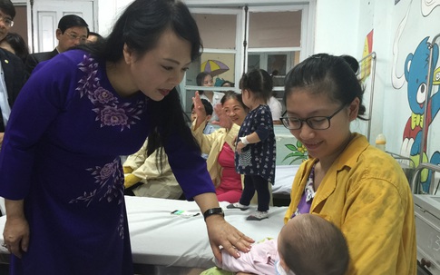 Bộ trưởng Bộ Y tế Nguyễn Thị Kim Tiến thị sát các BV ở Hà Nội: Nâng cao chất lượng-Đổi mới thái độ phục vụ phải song hành