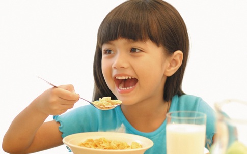 Bí quyết để trẻ không tăng cân vù vù trong dịp hè