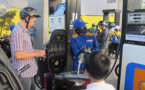 Giá xăng tiếp tục giảm... 124 đồng/lít