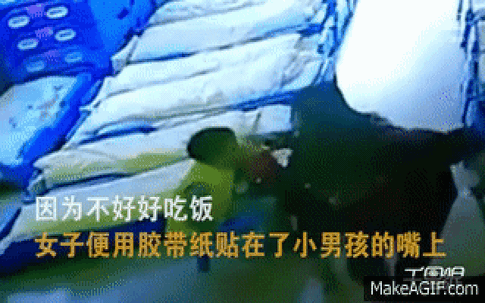 Bé 3 tuổi lười ăn bị cô giáo mầm non phạt bằng cách dán băng dính vào miệng