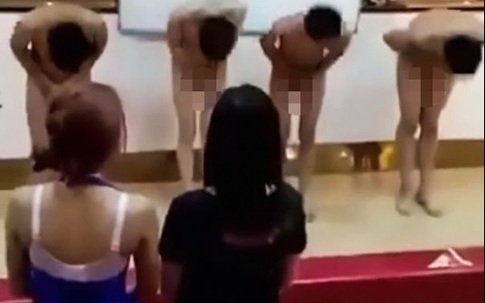 Rùng mình những hình phạt quái gở khiến nhân viên phải ngậm đắng nuốt cay