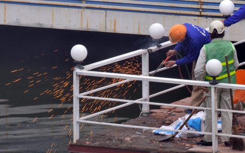 Hà Nội: Cưỡng chế hàng loạt nhà thuyền trên Hồ Tây