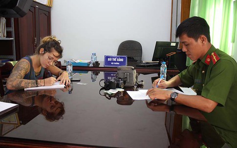 Nữ du khách Pháp bị trộm túi xách khi tham quan miền Tây