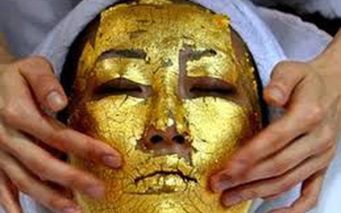 Các nữ đại gia gây sốc khi vung tiền làm đẹp kiểu có một không hai