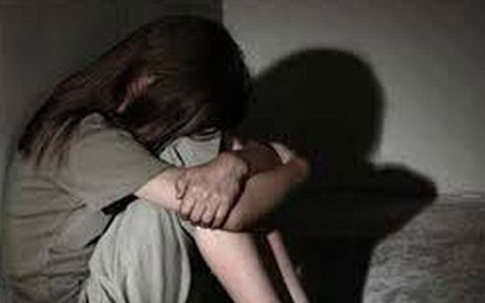 Vết bẩn tố cáo ông lão dâm ô với bé gái