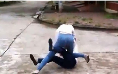 Nữ sinh cấp 3 dùng dao đâm bạn trọng thương ngay tại trường