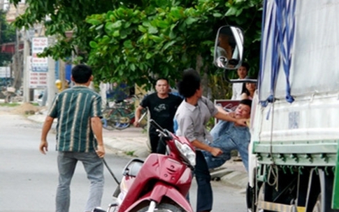 Đến giải cứu con trai bị thông gia đánh, người đàn ông tử vong