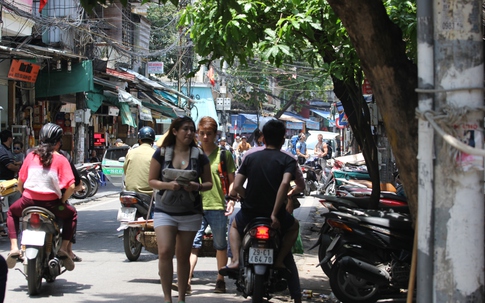 Vỉa hè phố cổ Hà Nội "thất thủ"
