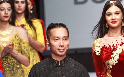 Màn chào sân ấn tượng của NTK Việt ‘cấm cửa’ mẫu trơ xương tại Couture Fashion Week