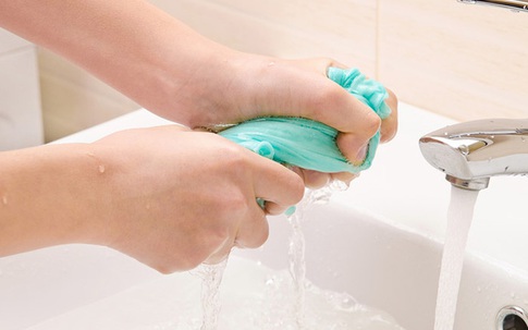 Đây là cách tôi đã cứu tấm drap trải giường mỗi khi dính dấu vết "đèn đỏ”