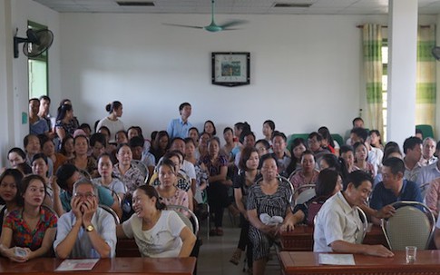 Phụ huynh bốc thăm cho con vào trường mầm non hot nhất Nghệ An