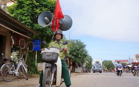 Giám đốc Công an tỉnh tặng xe máy cho người 10 năm "vác tù và"