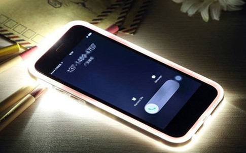 Nữ sinh lớp 10 thoát khỏi 'yêu râu xanh' vì chiếc điện thoại phát sáng