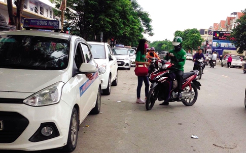 Sinh viên bạc mặt làm thêm